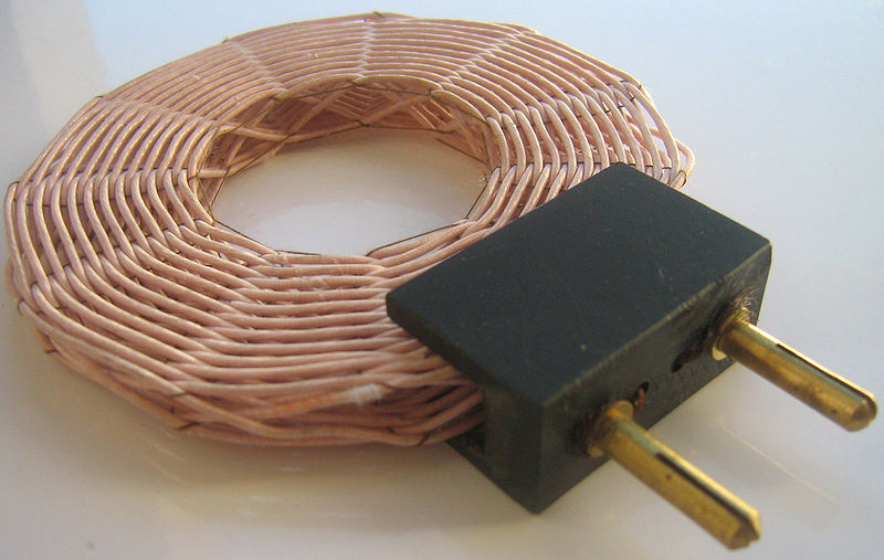 spider_coil_Inductor_radio_(crystal).jpg (82063 bytes)